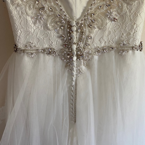 Gorgeous wedding dress! - Picture 8 of 8